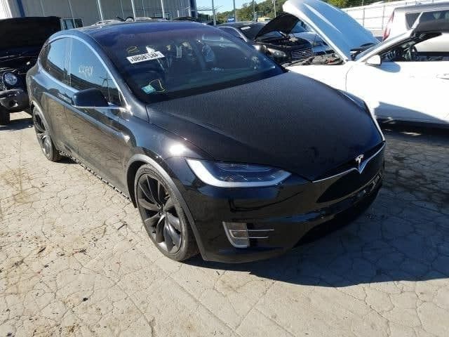 з аукціону США tesla model x